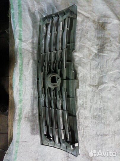 Решетка радиатора передняя Nissan Liberty