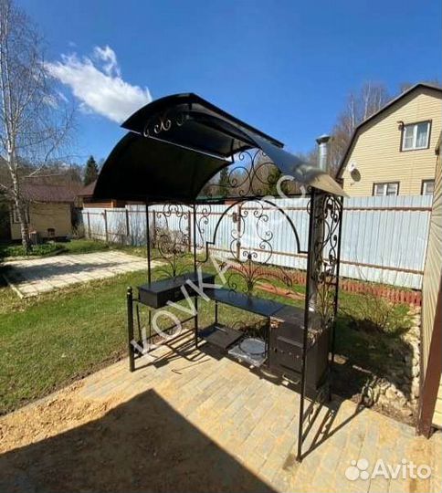 Мангал с крышей