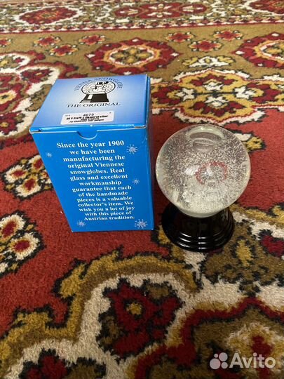 Новогодний стеклянный шар со снегом