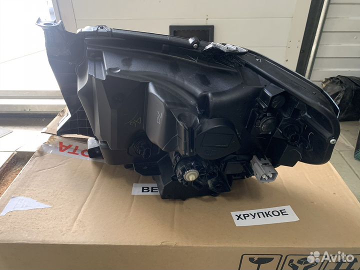 Передняя LED Фара на Тундру