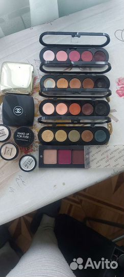 Палитра теней Make Up Atelir Pariz