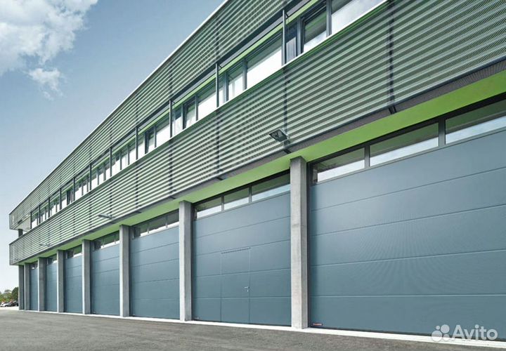 Промышленные секционные ворота от производителя