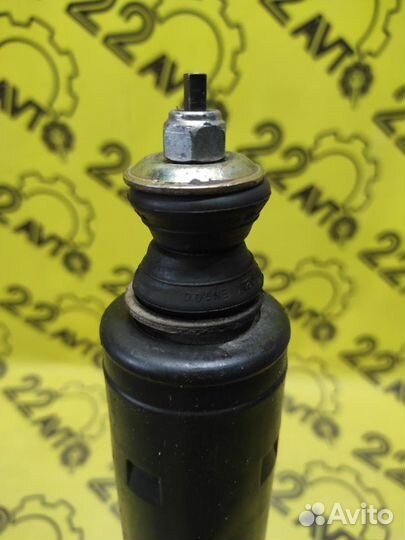 Амортизаторы комплект задние Nissan Serena NC25