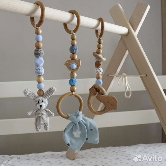 Стойка тренажёр монтессори с подвесками