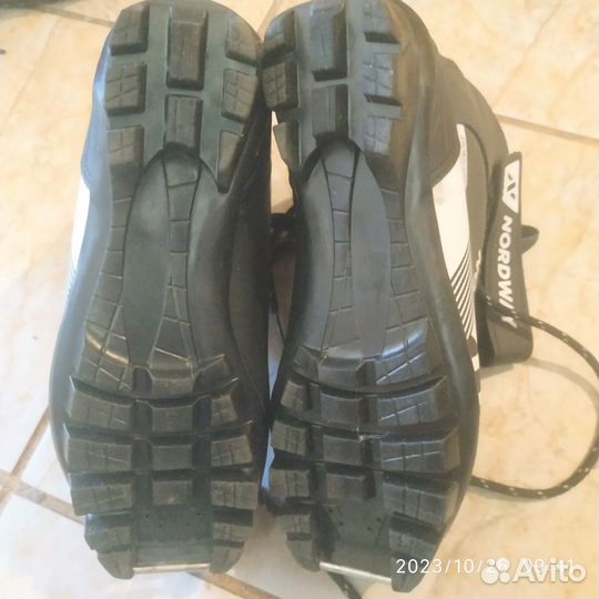 Лыжи беговые детские,ботинки (33 р),палки