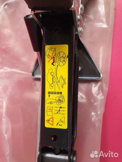 Домкрат ромб 1300 кг