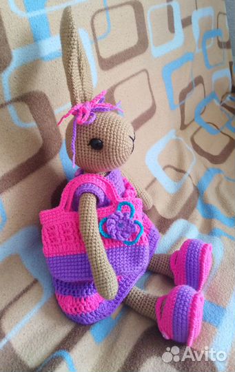 Игрушки вязаные крючком Зайка