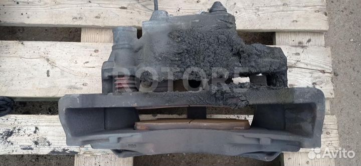 Суппорт тормозной передний правый Mercedes-Benz