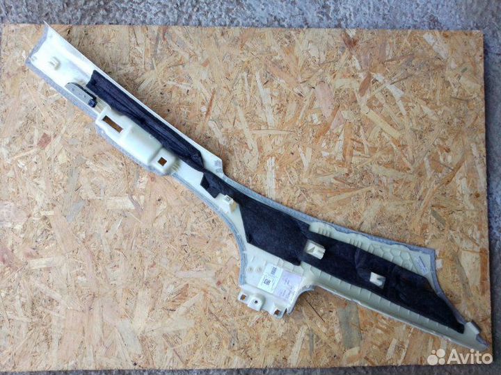 Обшивка салона задняя правая Audi A8 D4 long 4.2