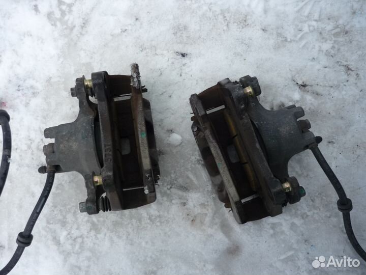 Суппорта тормозные передние Mitsubishi Outlander