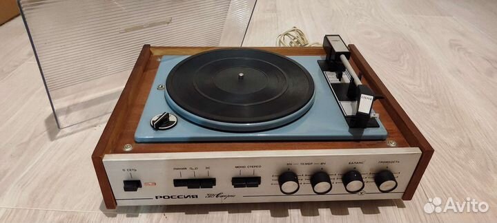 Проигрыватель + виниловые пластинки