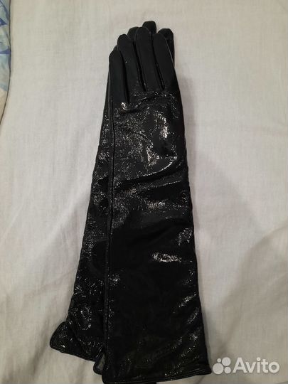 Новые перчатки из лакированной кожи