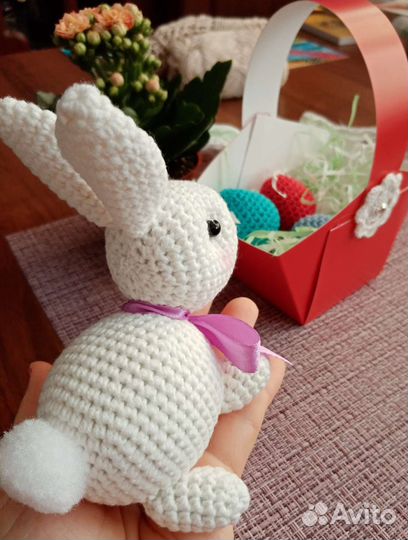 Пасхальный кролик с корзиночкой