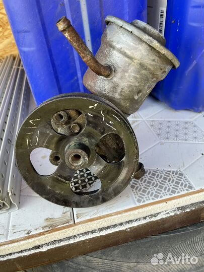 Насос гур toyota vitz 4431052011