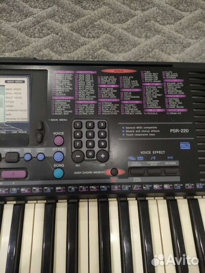 Синтезатор Yamaha PSR-220