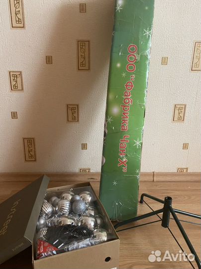 Новогодние игрушки и Елка 180