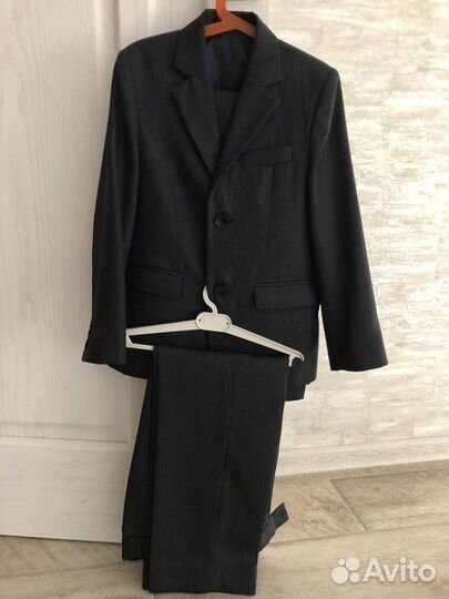 Школьный костюм для мальчика 128 серый