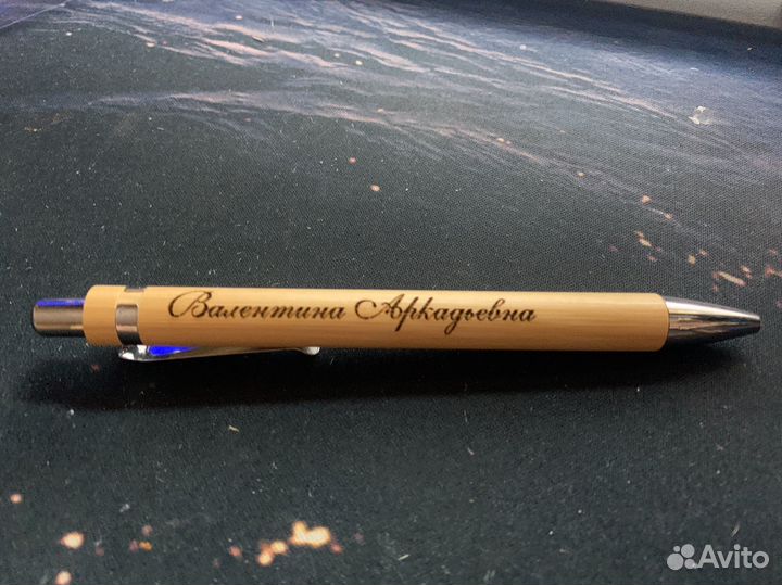 Гравировка деревянных карандашей, флешек, брелков