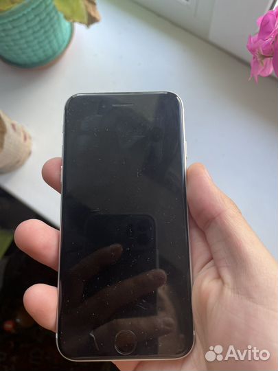 Телефон iPhone se 2020