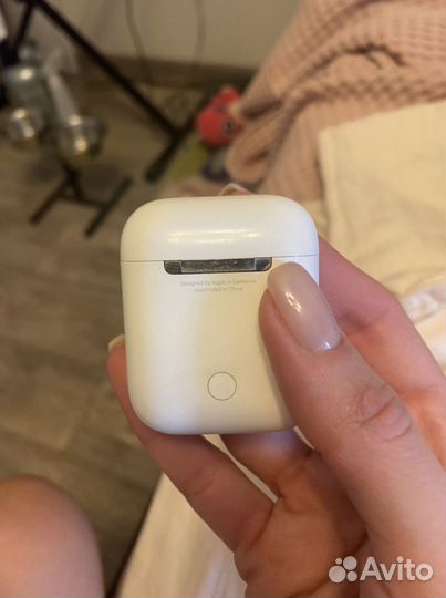 Наушники apple airpods. Наушники и кейс
