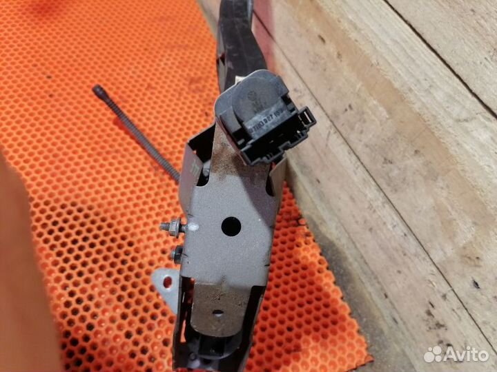 Педаль сцепления Volkswagen Caravelle