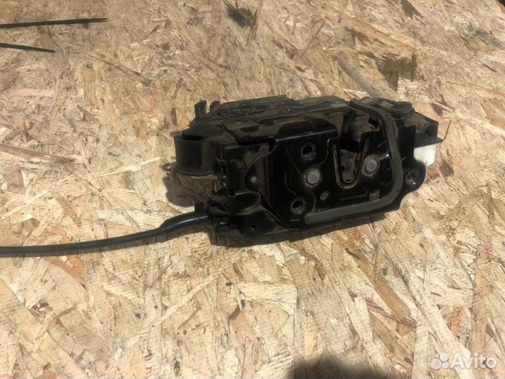 Замок двери задний правый Fabia Passat Tiguan