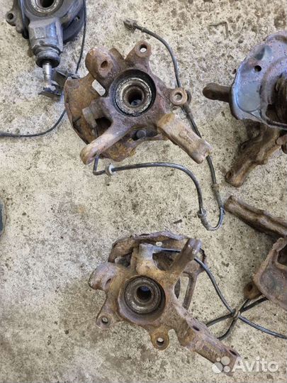 Поворотный кулаки nissan almera N16