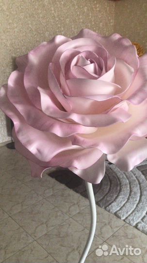 Ростовые цветы и светильники из изолона