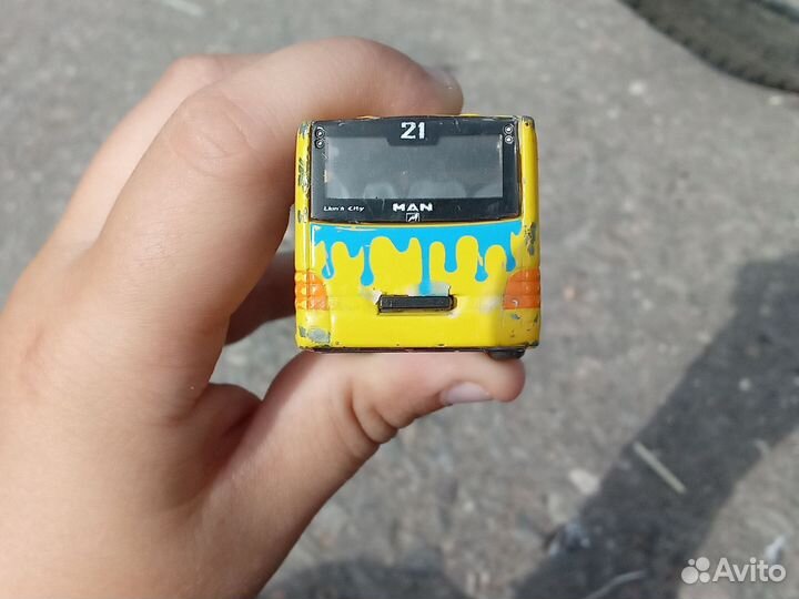 Автобус игрушничный