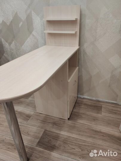 Маникюрный стол складной