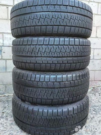 Pirelli Ice Asimmetrico 215/50 R17 97V