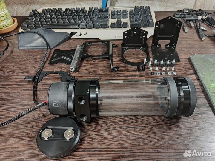 Ultitube D5 150 reservoir with D5 PWM pump