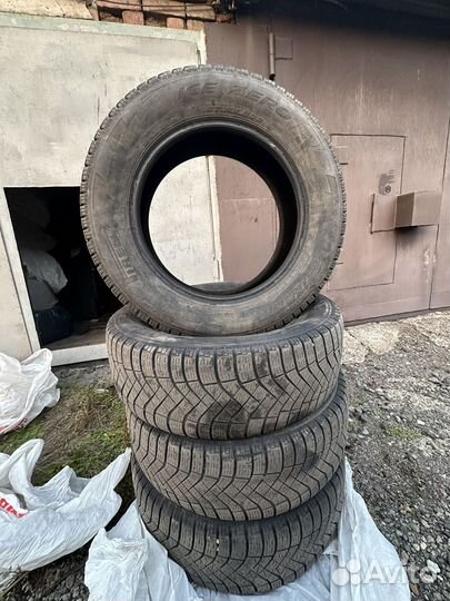 Pirelli Ice Zero FR 225/65 R17