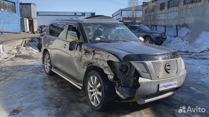 Защита заднего бампера правая Nissan Patrol (Y62)