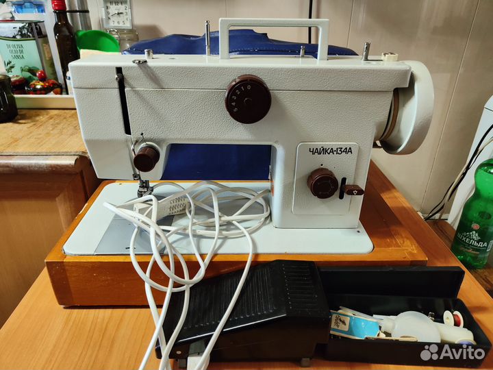 Швейная машинка Чайка-134а