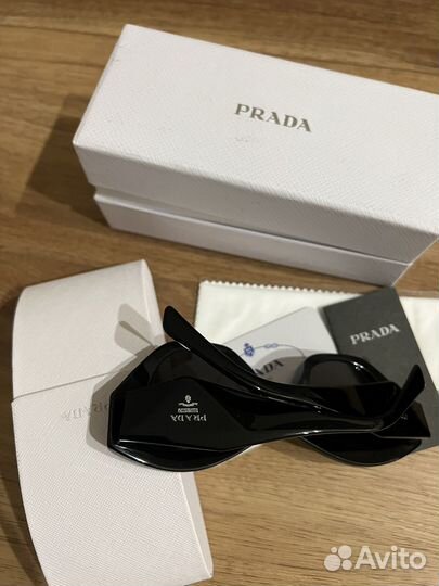 Солнцезащитные очки женские prada