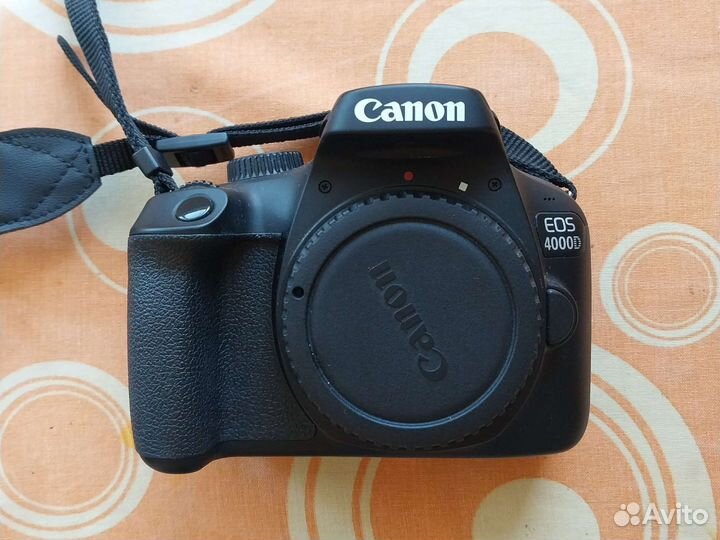 Зеркальный фотоаппарат Canon eos 4000d