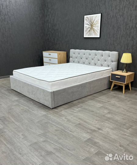 Кровать с матрасом двухспальная