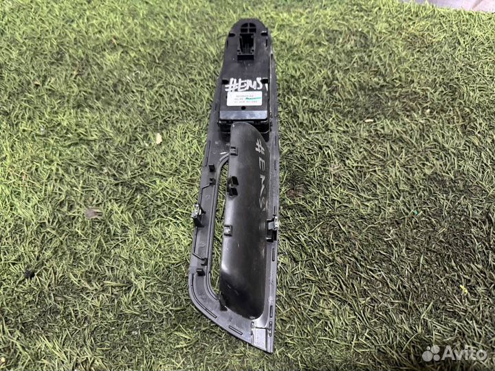 Блок управления стеклоподъемниками передней левой