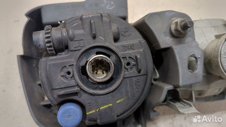 Фара противотуманная правая Toyota Prius, 2010