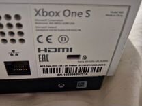 Xbox one S 1tb 2 геймпада и игры