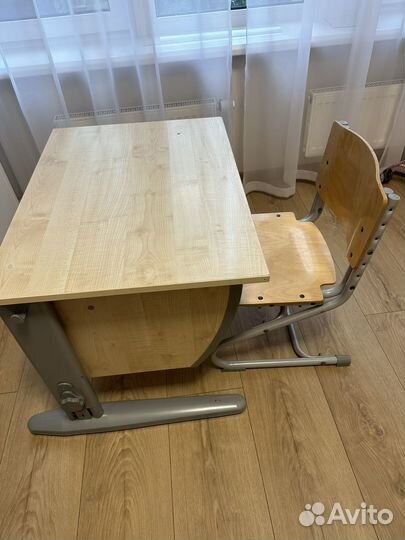 Детский письменный стол б/у
