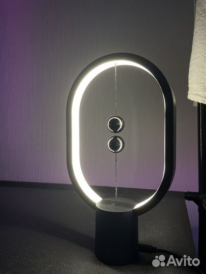 Настольная лампа