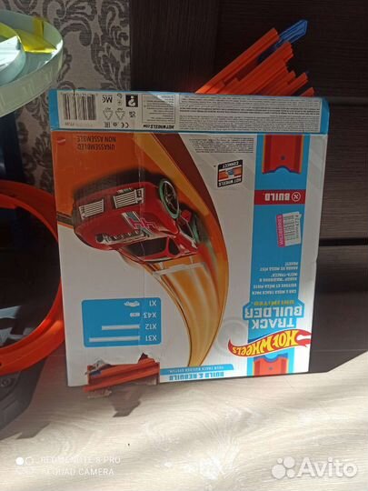 Hot wheels трек гараж с динозавром