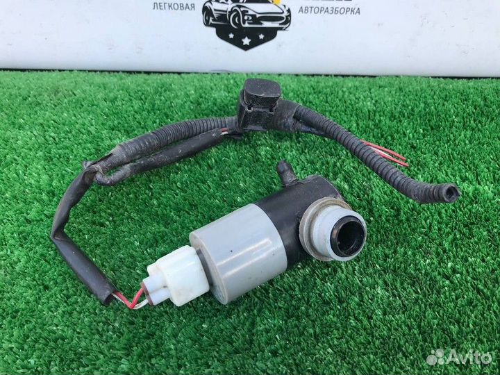 Моторчик стеклоомывателя Toyota Avensis