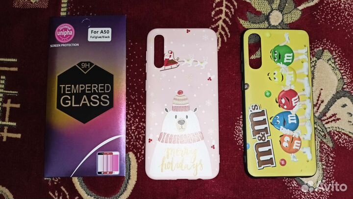 Защитное стекло и два чехла