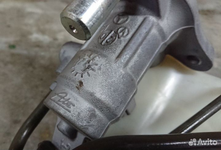 Главный тормозной цилиндр Mercedes w221