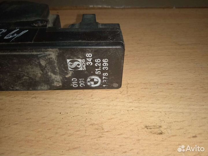 Привод замка крышки багажника bmw 5 E34 бмв 5 E34