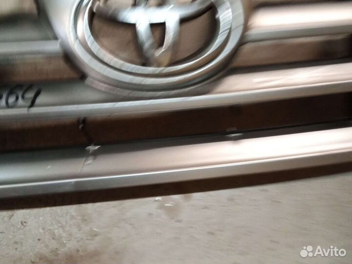Решетка радиатора бу оригинал Toyota Highlander40