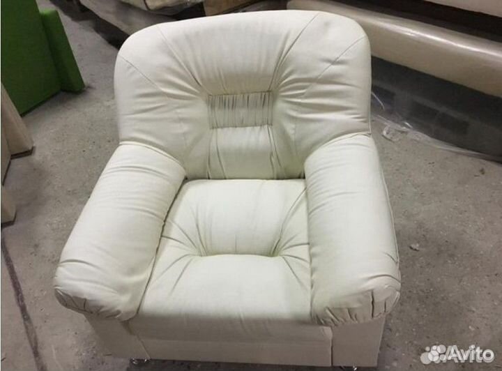 Кресло Карелия кожзам белый